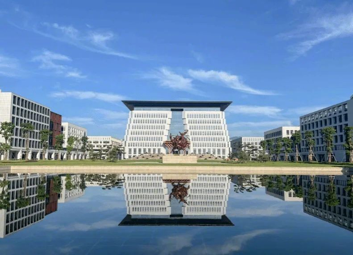 福耀科技大学校园风光 &nbsp; 图/福耀科技大学官方网站