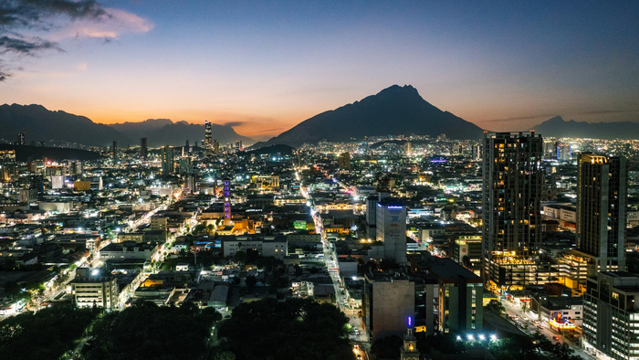 　　这是2024年12月10日拍摄的墨西哥第三大城市蒙特雷的城市夜景（无人机照片）。新华社记者李木子摄