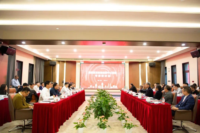 潘云鹤、高文、陈纯、房建成、李家彪、沈学民等院士专家在国家视觉智能创新中心创建专家研讨会上建议献策 图源:北大信研院