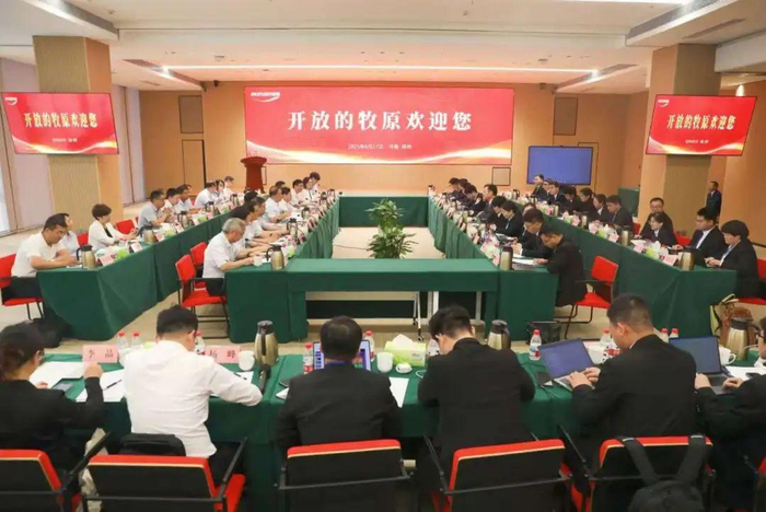 ▲“名校名企融合创新”会商现场