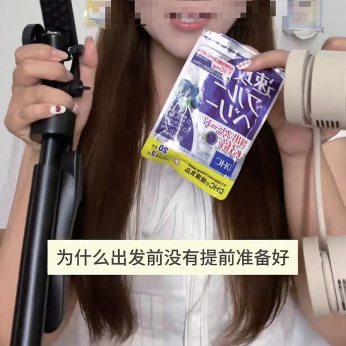 在社媒，不少网友推荐速攻蓝莓，称其为“演唱会神器”“出行必备”。 社交媒体截图