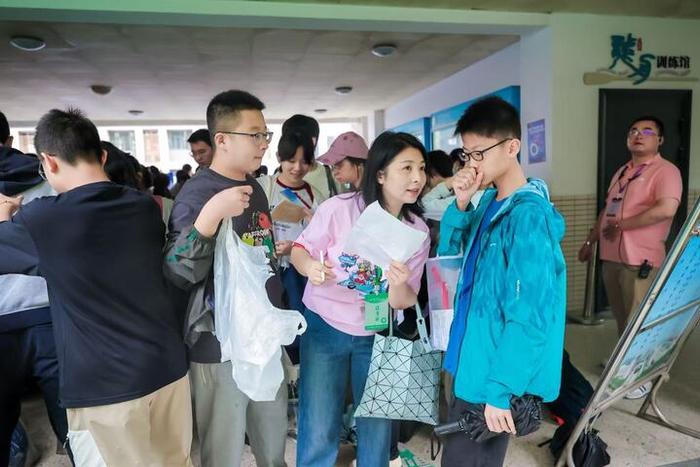 中考家长送考感人瞬间_南京中考结束家长送考_初中中考作文怎么写