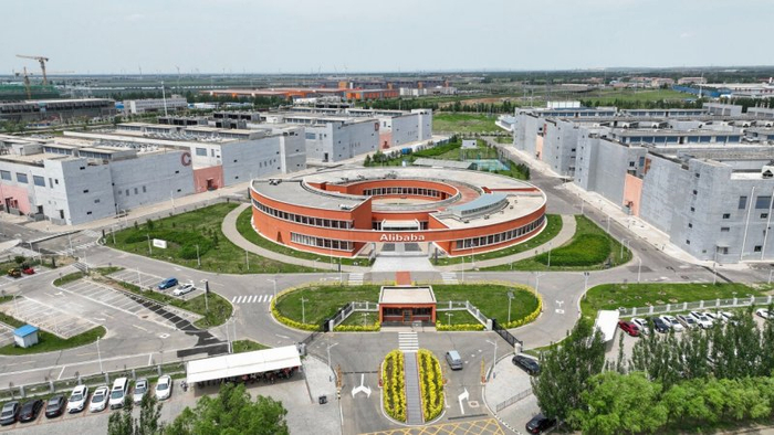 图为6月17日航拍的位于张北县的阿里巴巴云计算数据中心基地。吴孟忱摄