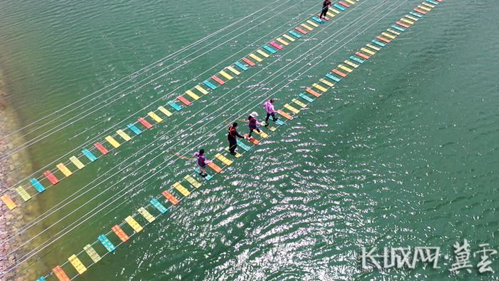 游客在如意水岸乐园游玩。长城网·冀云客户端记者 席晓宇 摄