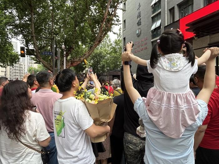 中考家长送考感人瞬间_南京中考结束家长送考_初中中考作文怎么写
