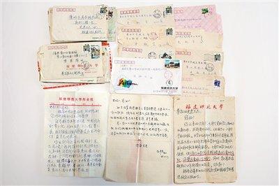 图为当年受资助大学生写给史英萍奶奶的部分书信。 福建谷文昌干部学院供图