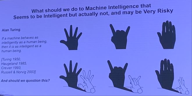  当下的人工智能：也许看起来是伸出一只手，但实际上背后是一只兔子  图片来源：主办方