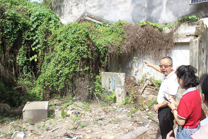 林德忠指着九龙巷尾一片废弃的土地说，最早的林氏八房祠堂就建在这里。