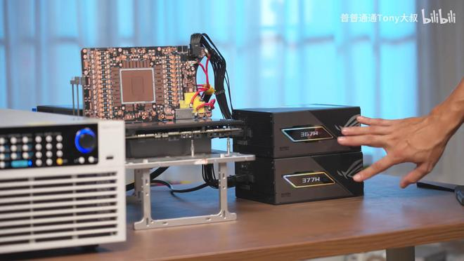 ▲ 正常 600W 功耗设置下双接口负载相对均衡