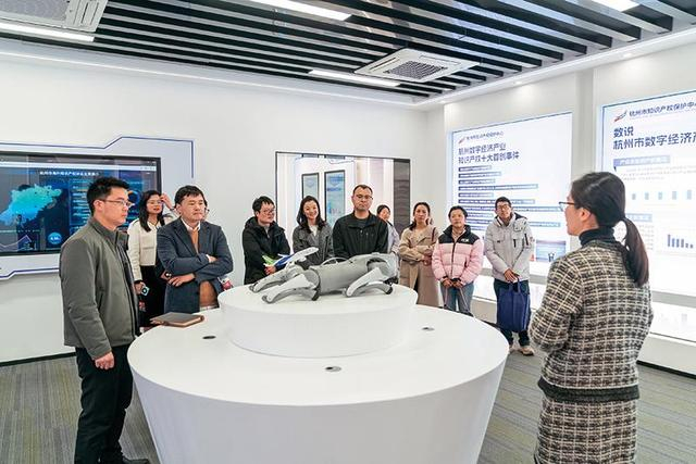 杭州市干部培训一线攻坚三组在杭州保护中心调研学习（2025 年 3 月 19 日摄） 赵子皓摄