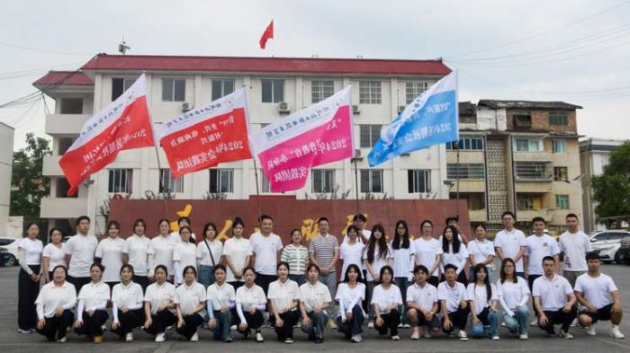 法治宣传实践队开展“三下乡”实践活动