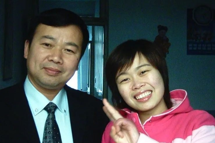 ▲成年后的我和父亲的合影