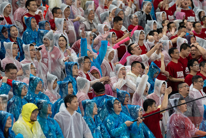 常州对阵南京，赛场内的球迷。