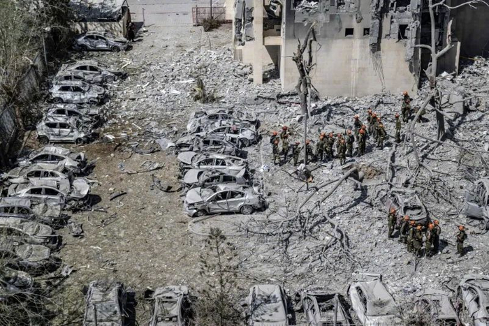 6月24日，以色列南部贝尔谢巴一处遭伊朗导弹袭击的建筑。本文图/IC