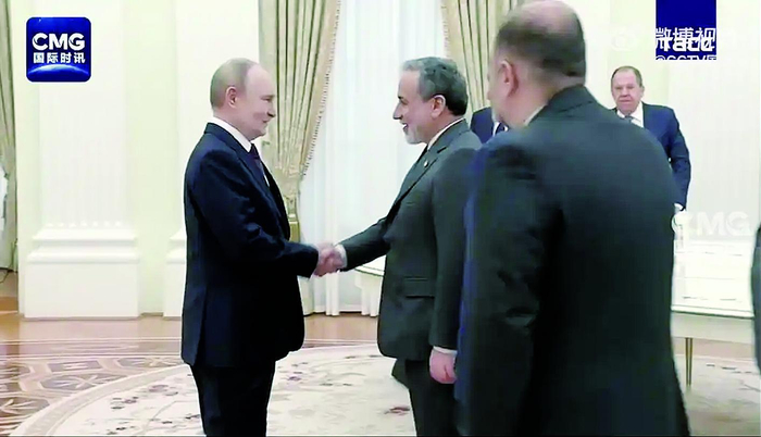     俄罗斯总统普京会见到访的伊朗外长阿拉格奇