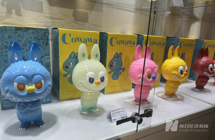 图中LABUBU均已拍出 图片来源：每经记者 毕媛媛 摄