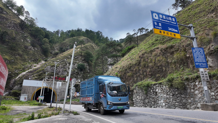 磨盘山隧道。何勤华 摄