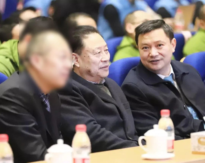 （三花创始人张道才和长子张亚波，图源企业官网）