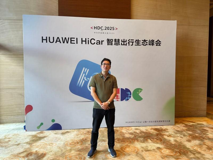 图4：江元智造董事长陈尚龙在华为开发者大会2025参加“华为HiCar智慧出行生态峰会”。