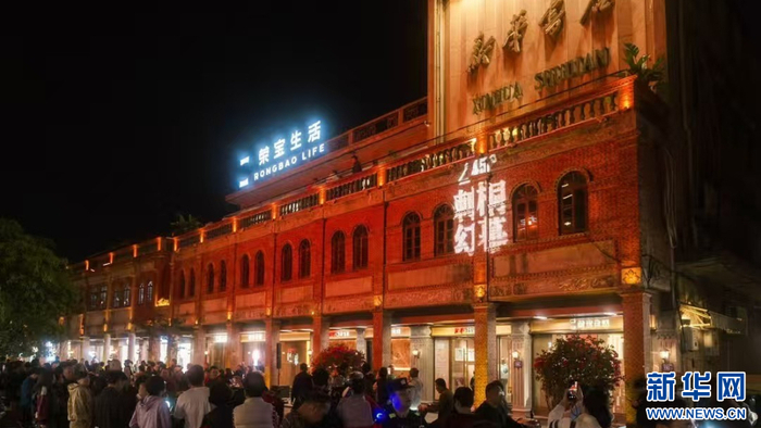 泉州新华·城市记忆主题书店通过文旅融合，打造非遗古城文化新地标。新华网发（海峡出版发行集团供图）