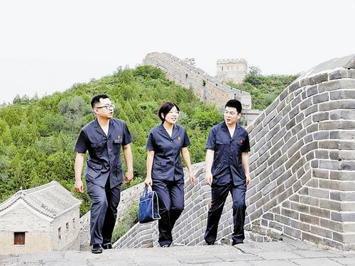     滦平县人民法院金山岭巡回旅游法庭审判团队定期赴金山岭长城开展司法踏查。赵 宇摄