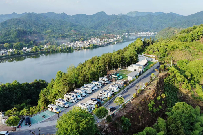 杭黄两地车友相聚皖浙1号旅游风景道     受访单位供图