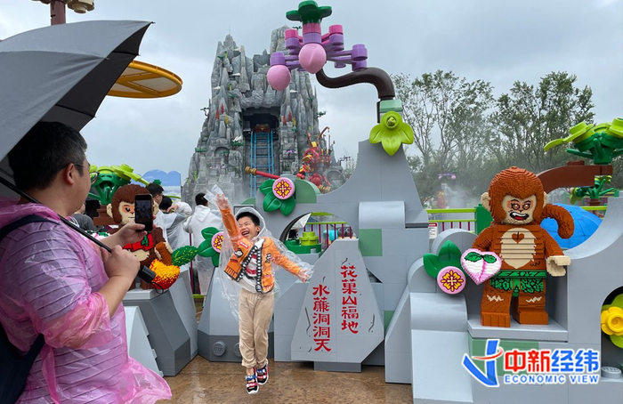 上海乐高乐园度假区园内 中新经纬 郑艺佳摄