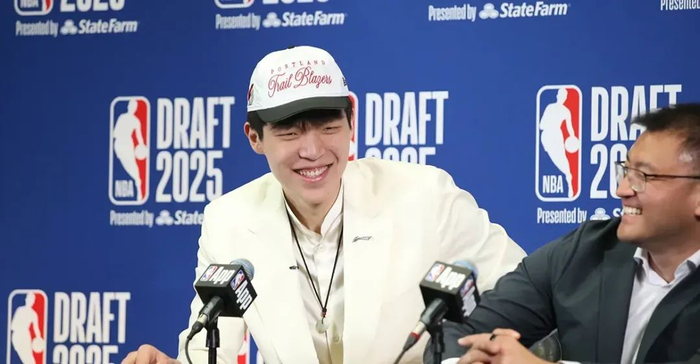 杨瀚森被选中参加新闻发布会。来源：NBA官网