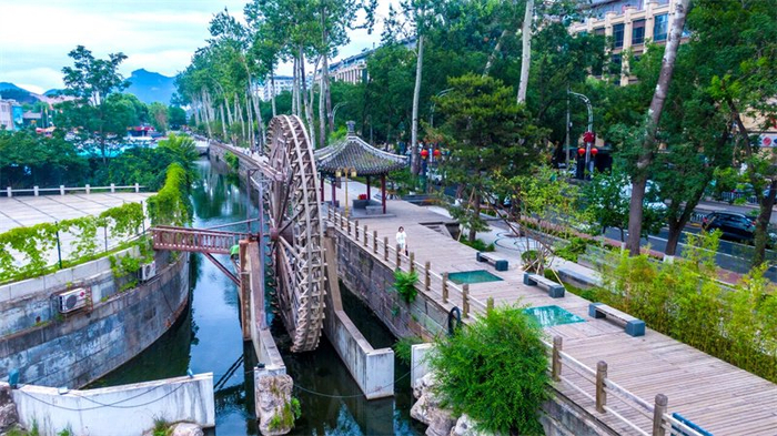 承德市口袋公园暖漪园。 省文明办供图