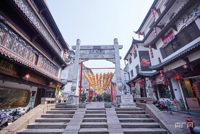 倒扒狮街入口，“沐集家”文创店就开在入口不远处（央广网记者  徐秋韵摄）