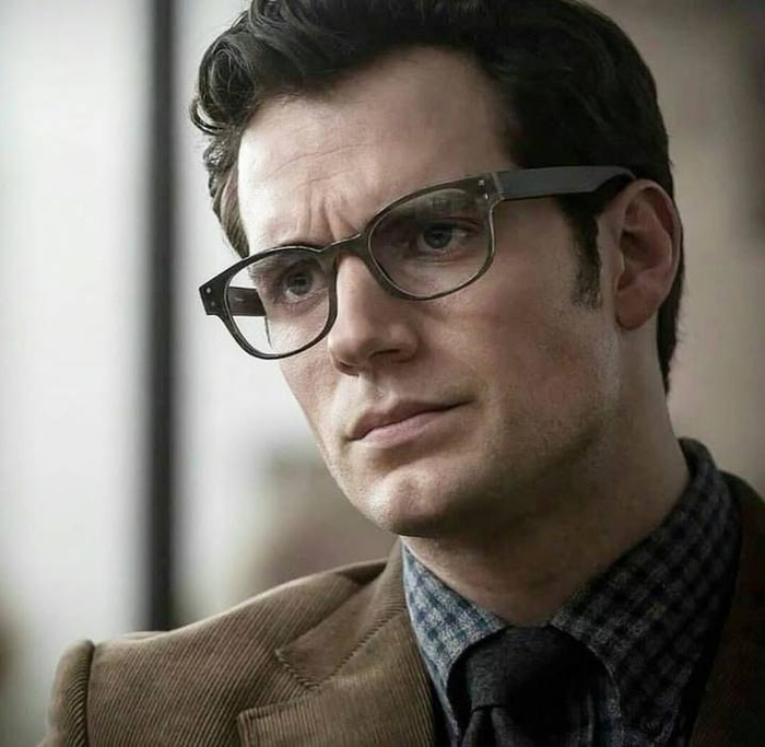 亨利·卡维尔版本的《超人》在伪装成克拉克·肯特时，选择的就是威灵顿风格镜框