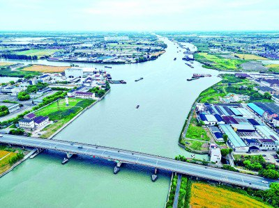     太浦河苏州吴江区平望镇运浦湾航道。冯轩摄/光明图片