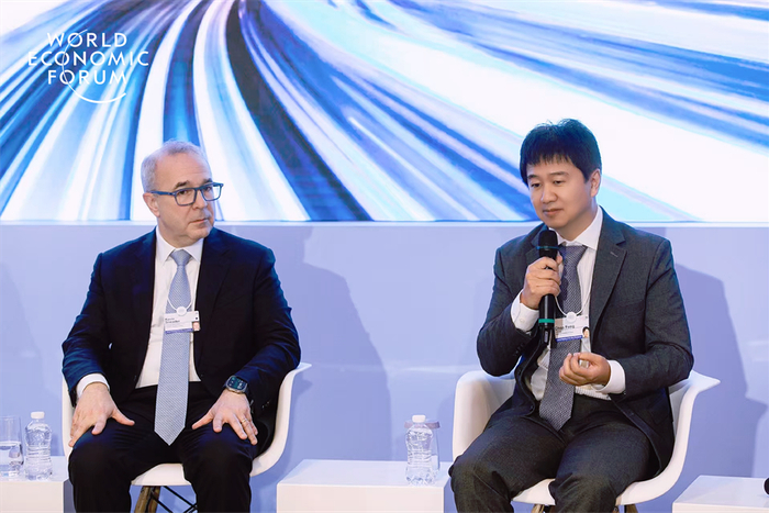 图：安谋科技CEO陈锋出席“助力中国科技新突破”圆桌论坛