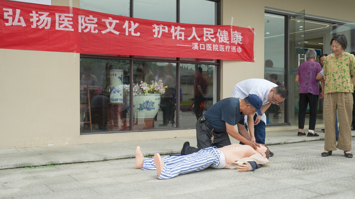 应急急救培训（央广网记者  俞烨  摄）