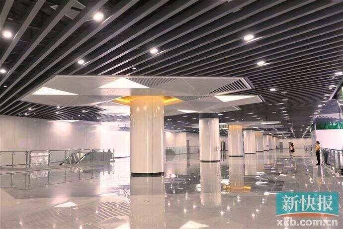 ■十号线西塱站。