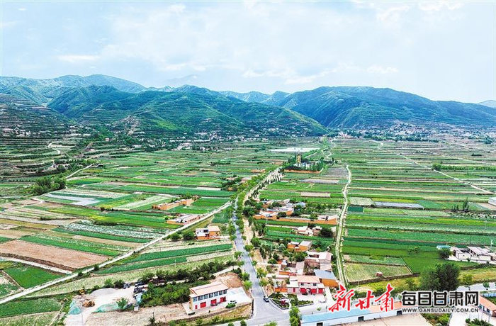 榆中县打造“龛谷风韵”乡村振兴示范带。图为小康营乡徐家峡村。