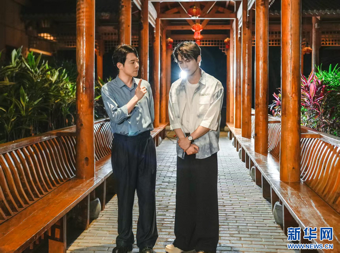 这是剧照。新华网发（《情定养老院》剧组供图）