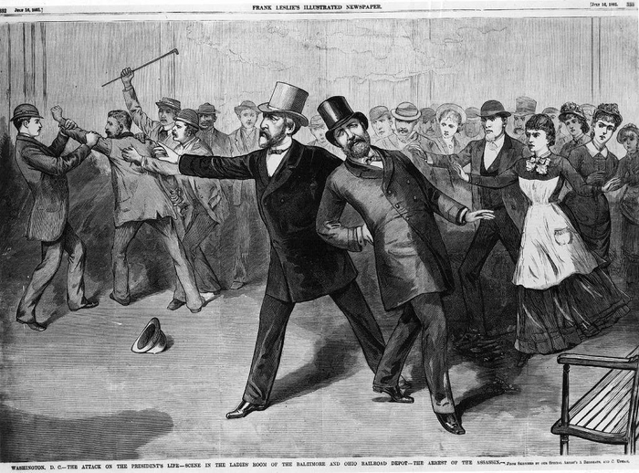 1881年7月2日，加菲尔德在华盛顿一个火车站上被开枪击中。