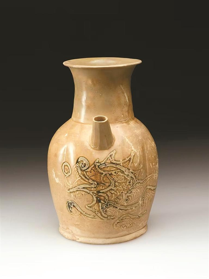 唐长沙窑褐彩摩羯纹瓷壶