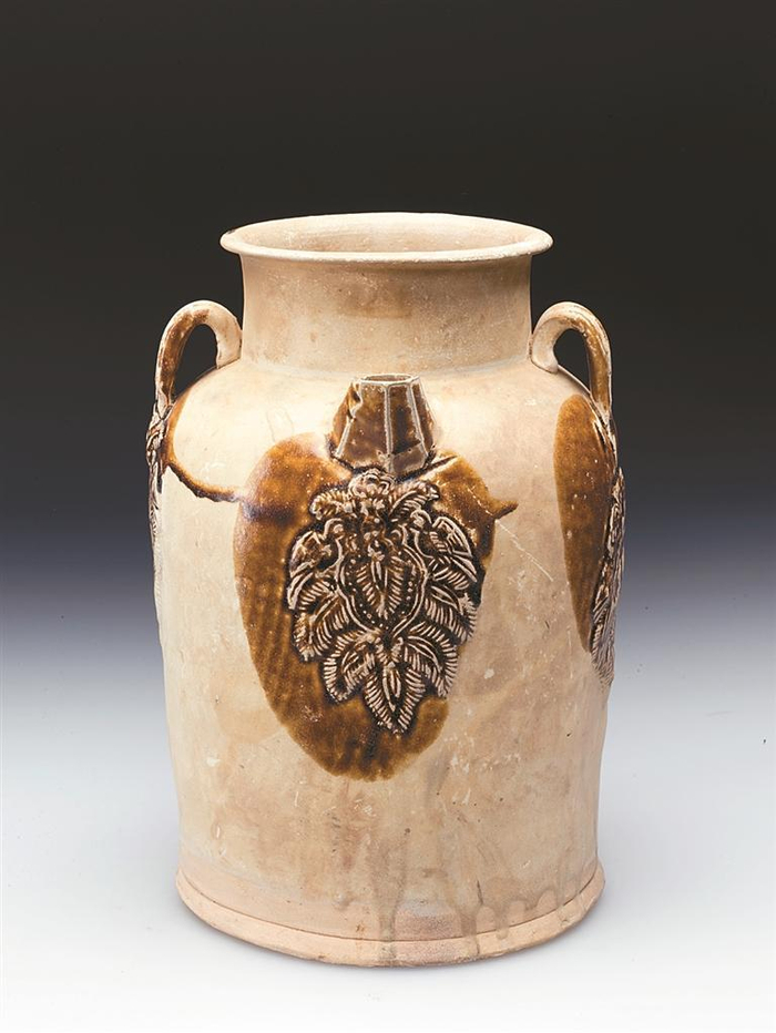 唐长沙窑褐斑贴椰枣纹瓷壶