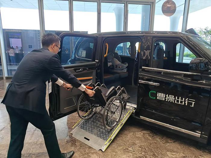 曹操出行的无障碍专车 | 图片来源:视觉中国