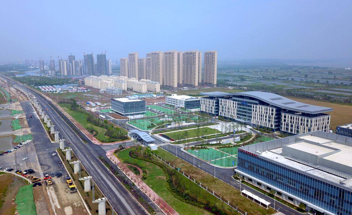 6月26日，快速建设中的中国星谷产业园区。（通讯员 沈雷平 摄）