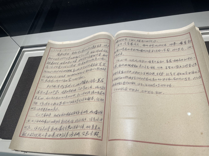 盘龙城遗址考古专家蓝蔚日记手稿。记者占思柳 摄