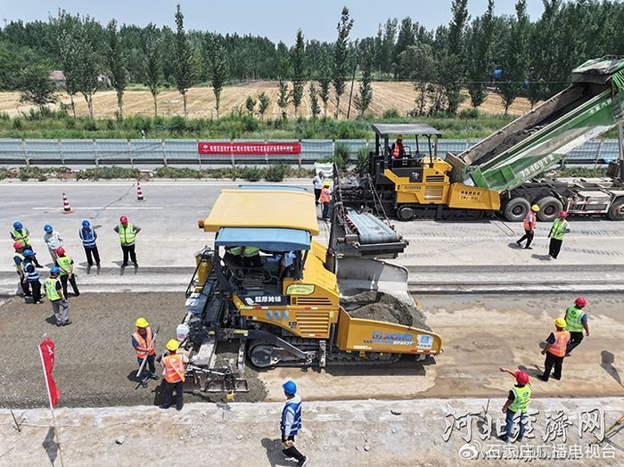 衡德高速公路改扩建项目施工现场。受访单位供图