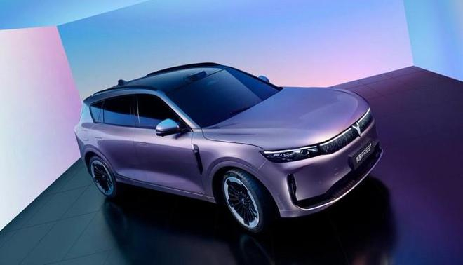  图片来源：岚图汽车 岚图FREE+开启预售 关键词：中大型增程SUV/预售价22.99万元起/华为高阶智驾