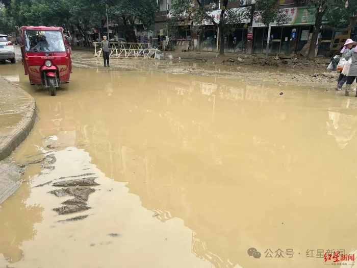▲榕江县城部分道路仍有积水