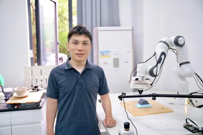 马道林在实验室。 李相如摄