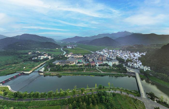   这是2025年6月10日拍摄的浙江省诸暨市枫桥镇枫源村。新华社发（王灵杰 摄）