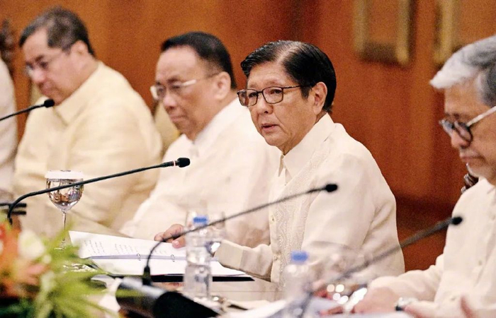 菲律宾总统马科斯（右二）。图/IC