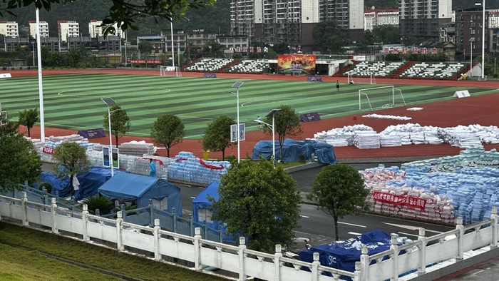 榕江县职业中学物资指定接收点。受访者供图